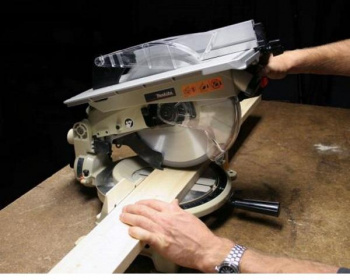 Торцовочная пила Makita LH1040
