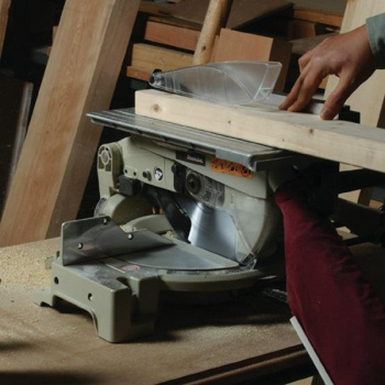 Торцовочная пила Makita LH1040