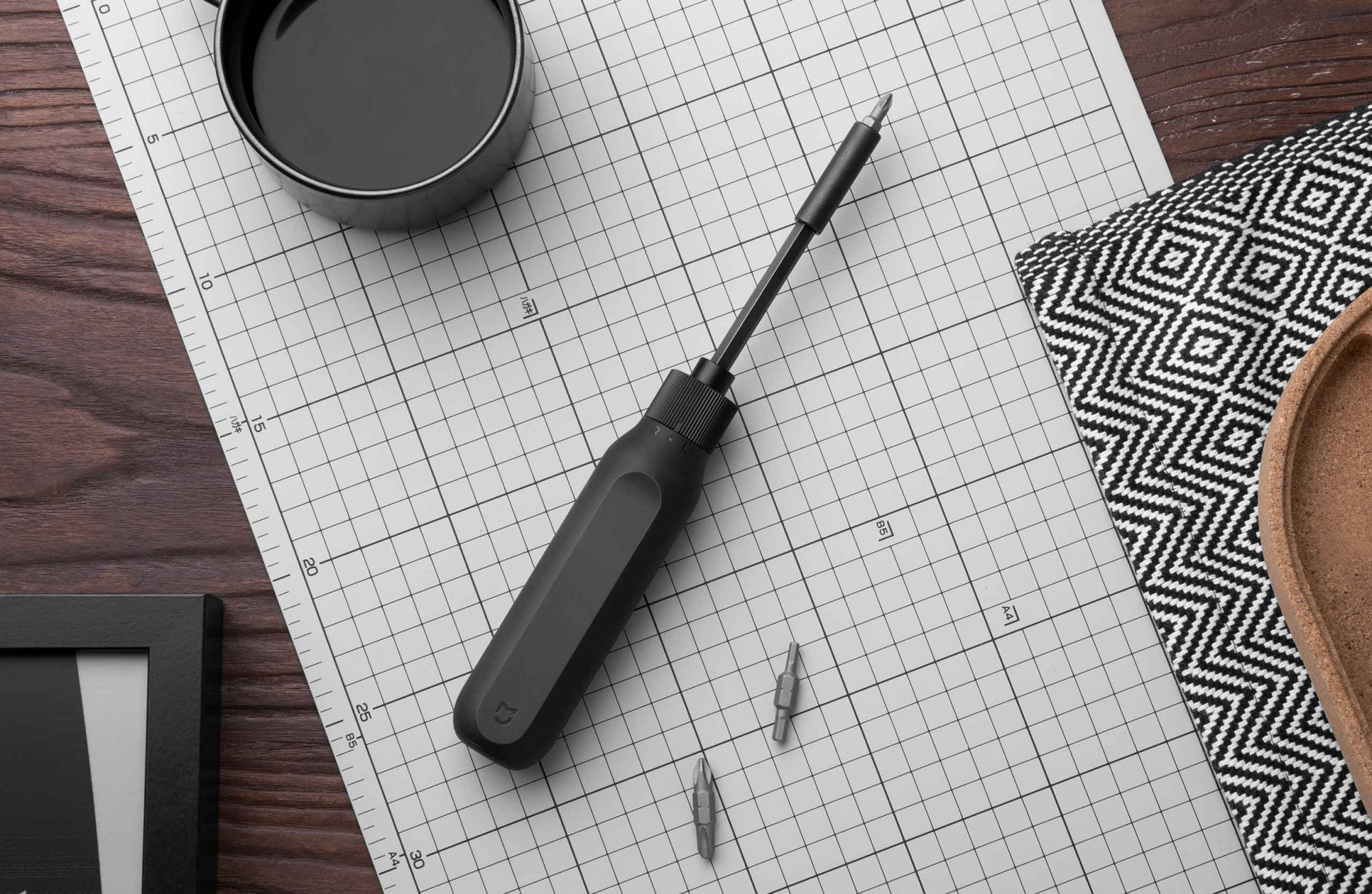 Отвертка Xiaomi Mi 16-in-1 Ratchet Screwdriver в компл.:16 предметов жесткий кейс (BHR4779GL)