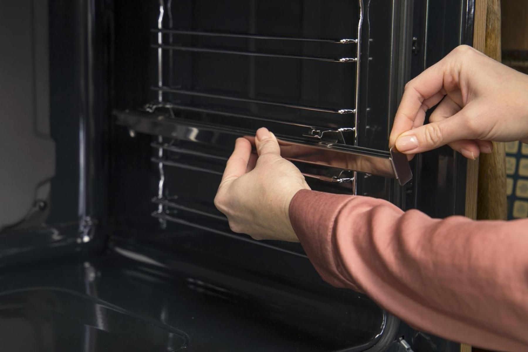 Духовой шкаф Gorenje BO6725E02WG белый
