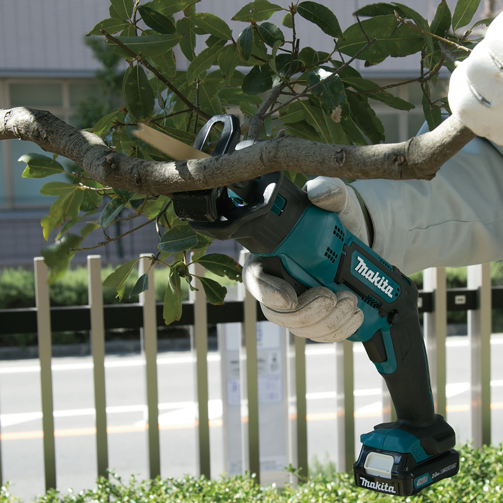 Сабельная пила Makita JR105DWAE