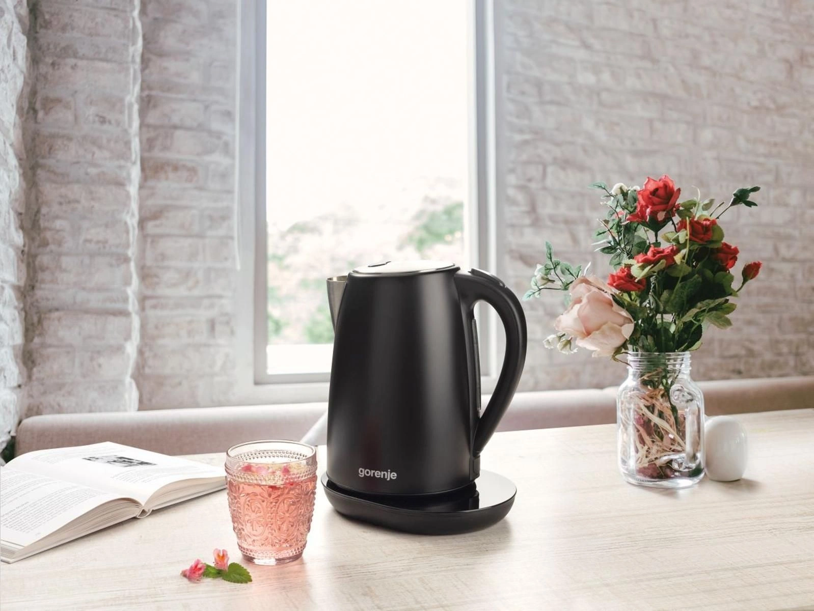Чайник электрический Gorenje K17TRB черный, металл