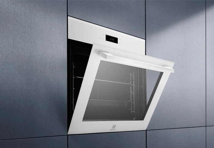 Духовой шкаф Electrolux EOE8P39WV белый