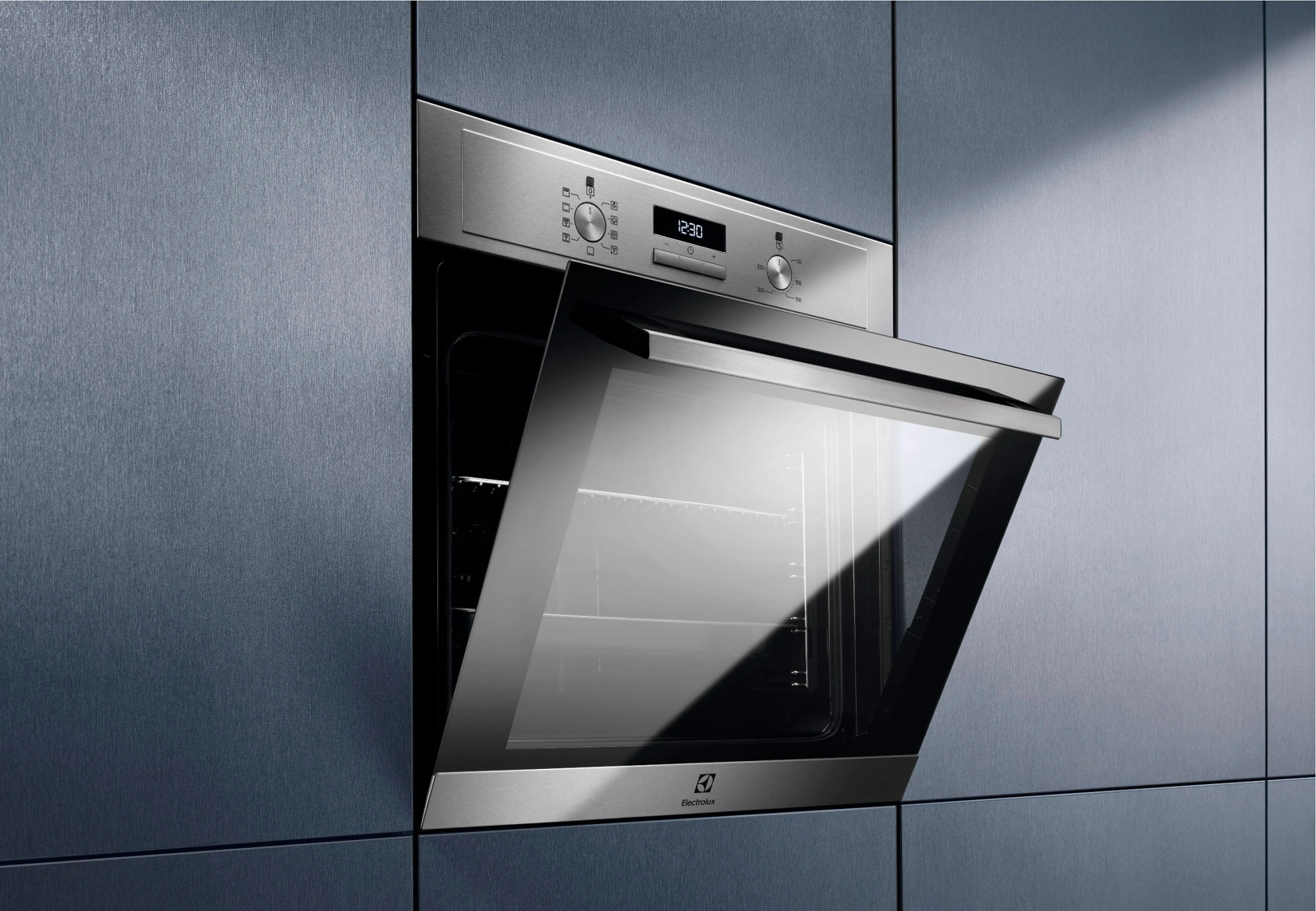 Духовой шкаф Electrolux EOF3H40BX нержавеющая сталь