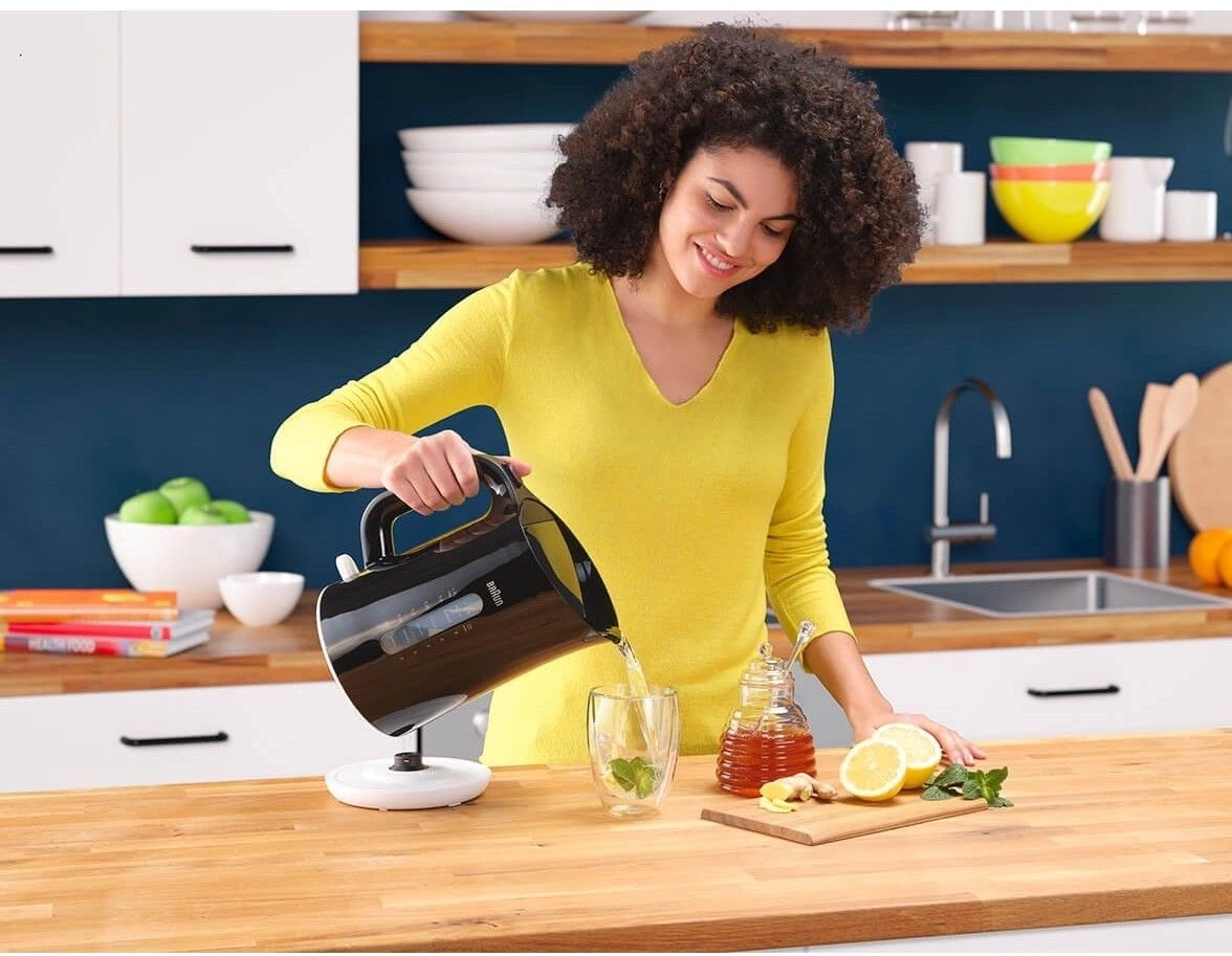 Чайник электрический Braun WK1100BK черный, пластик
