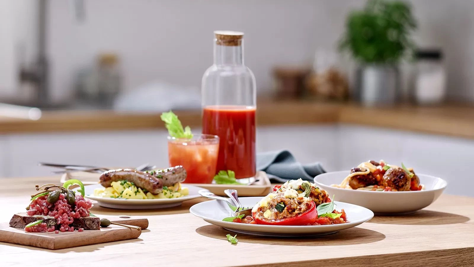 Мясорубка Bosch MFW67440 черный/серебристый