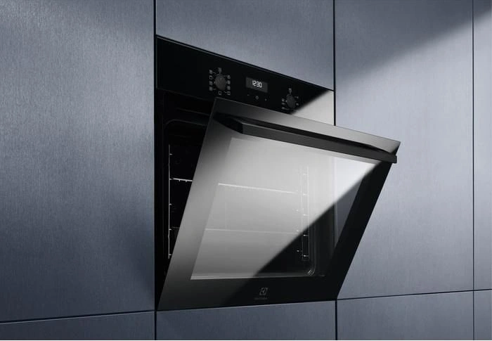 Духовой шкаф Electrolux EOE5C71Z черный