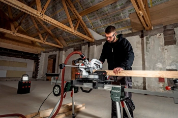 Торцовочная пила Metabo KGS 254 M (613254000)