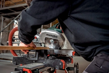 Торцовочная пила Metabo KGS 254 M (613254000)