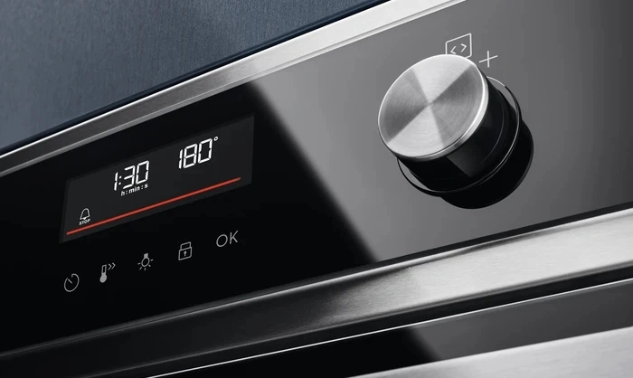 Духовой шкаф Electrolux EOF6P76BX черный