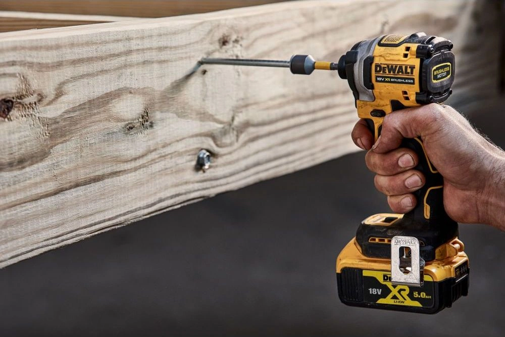 Ударный шуруповерт DeWalt DCF850N-XJ