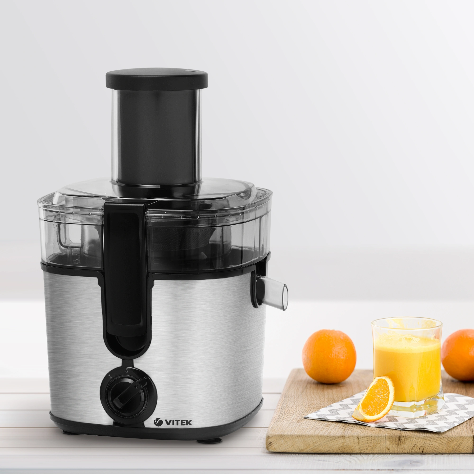 Соковыжималка центробежная Vitek VT-1600 стальной