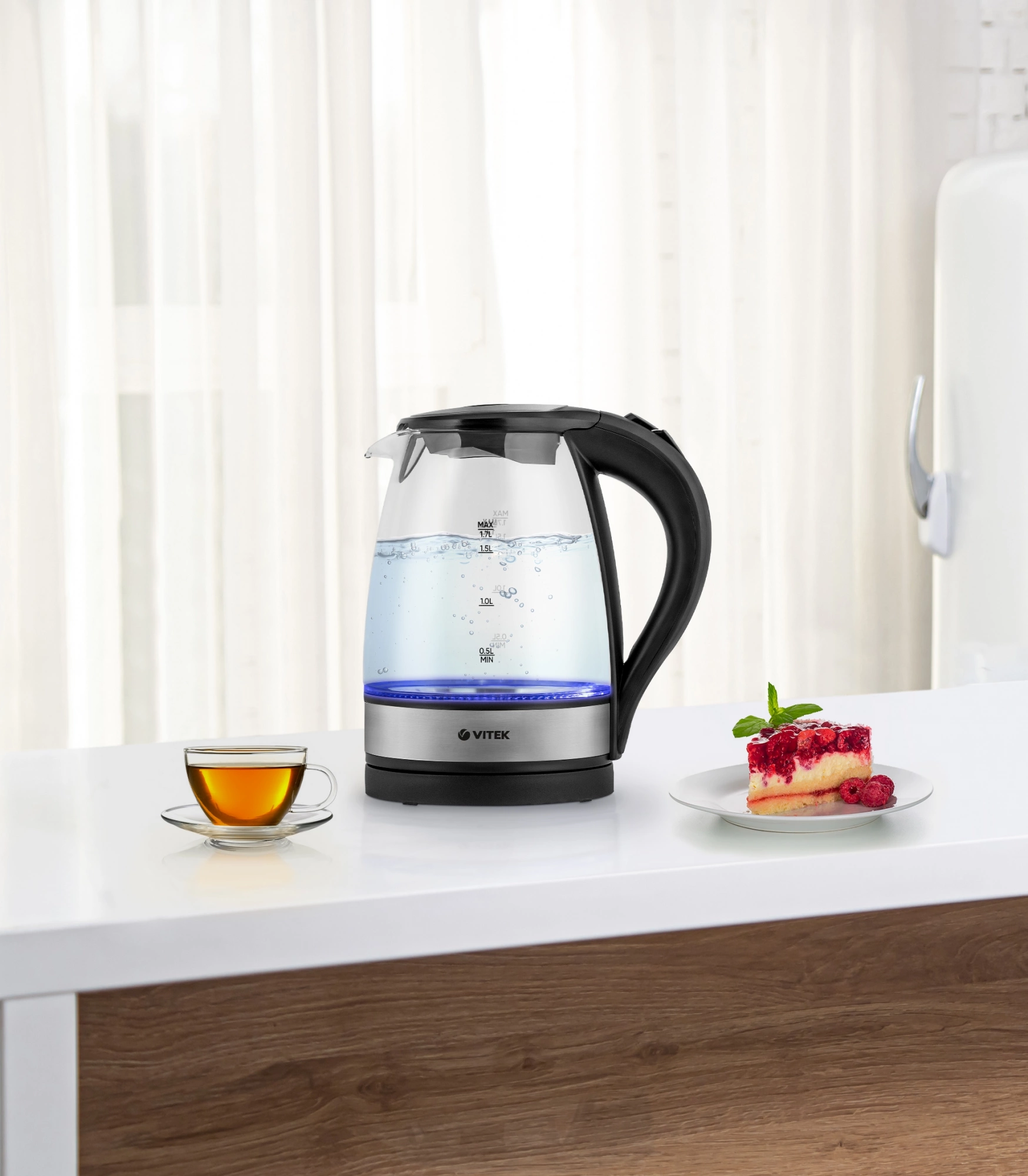 Чайник электрический Vitek VT-7008 прозрачный/черный, стекло