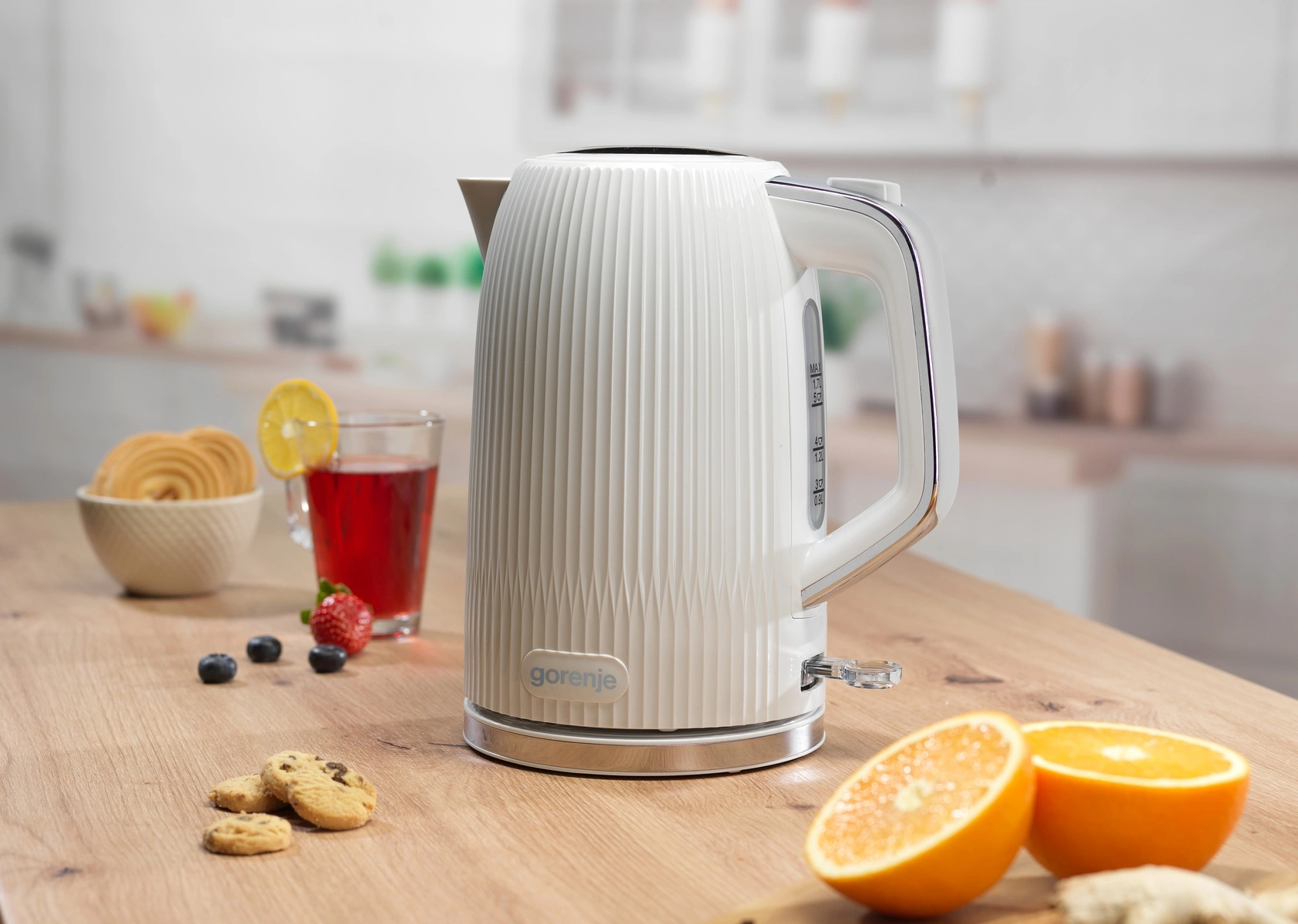 Чайник электрический Gorenje K17DPW белый/серебристый, пластик