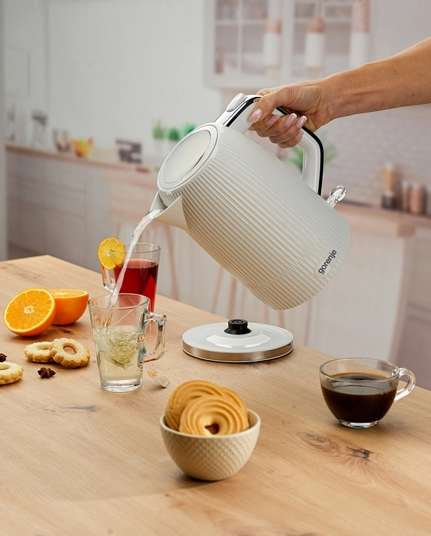 Чайник электрический Gorenje K17DPW белый/серебристый, пластик
