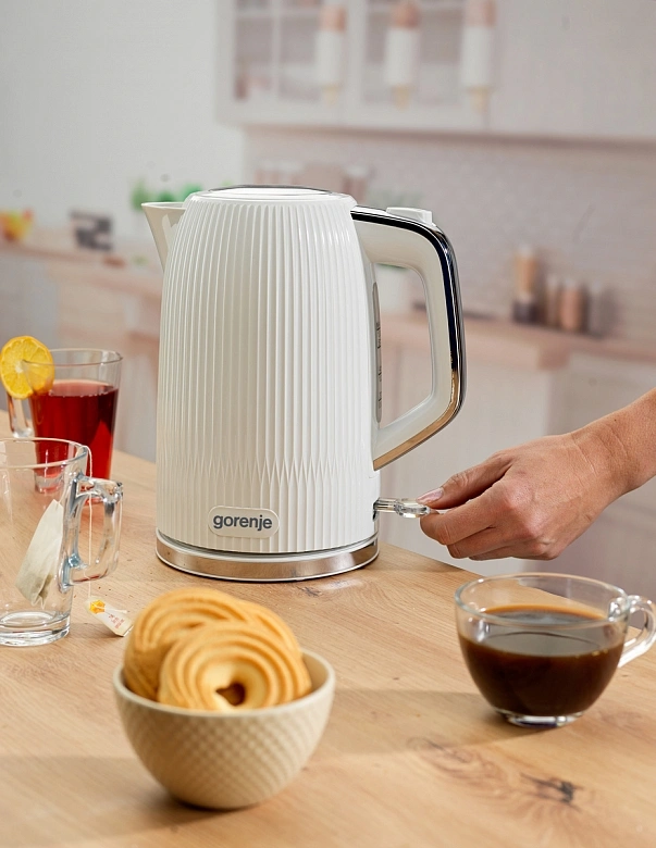 Чайник электрический Gorenje K17DPW белый/серебристый, пластик