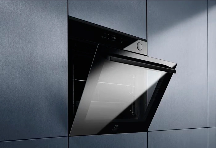 Духовой шкаф Electrolux EOC8P39H черный