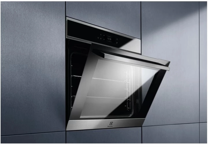 Духовой шкаф Electrolux EOE8P39WX черный