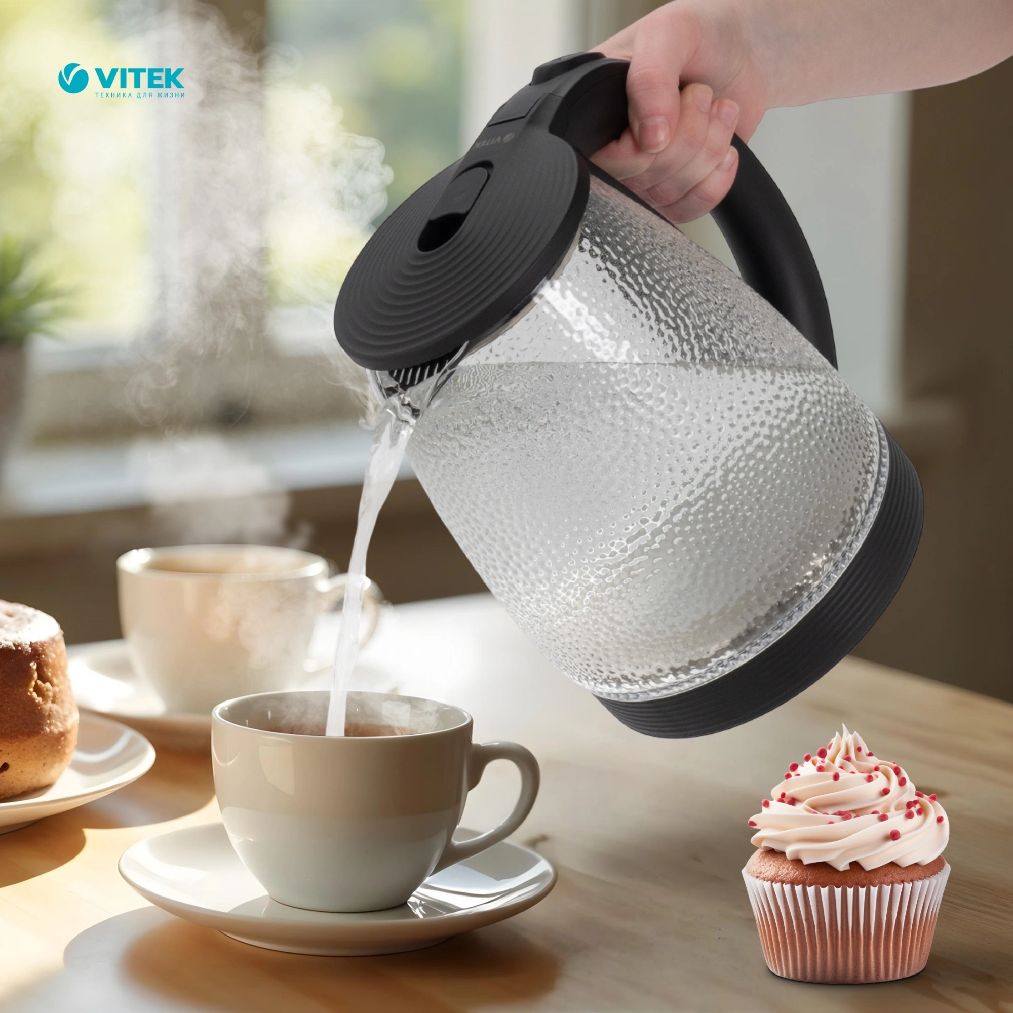 Чайник электрический Vitek VT-7003 черный, стекло