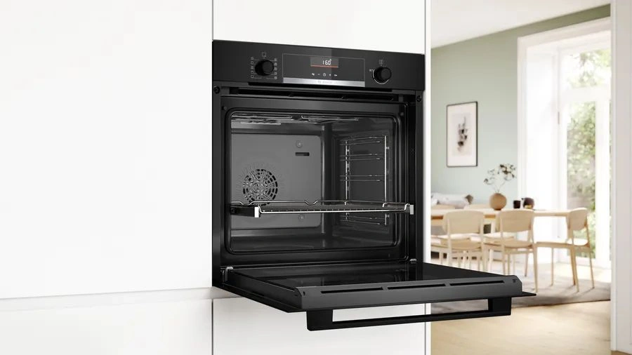 Духовой шкаф Bosch HBG536EB3 черный