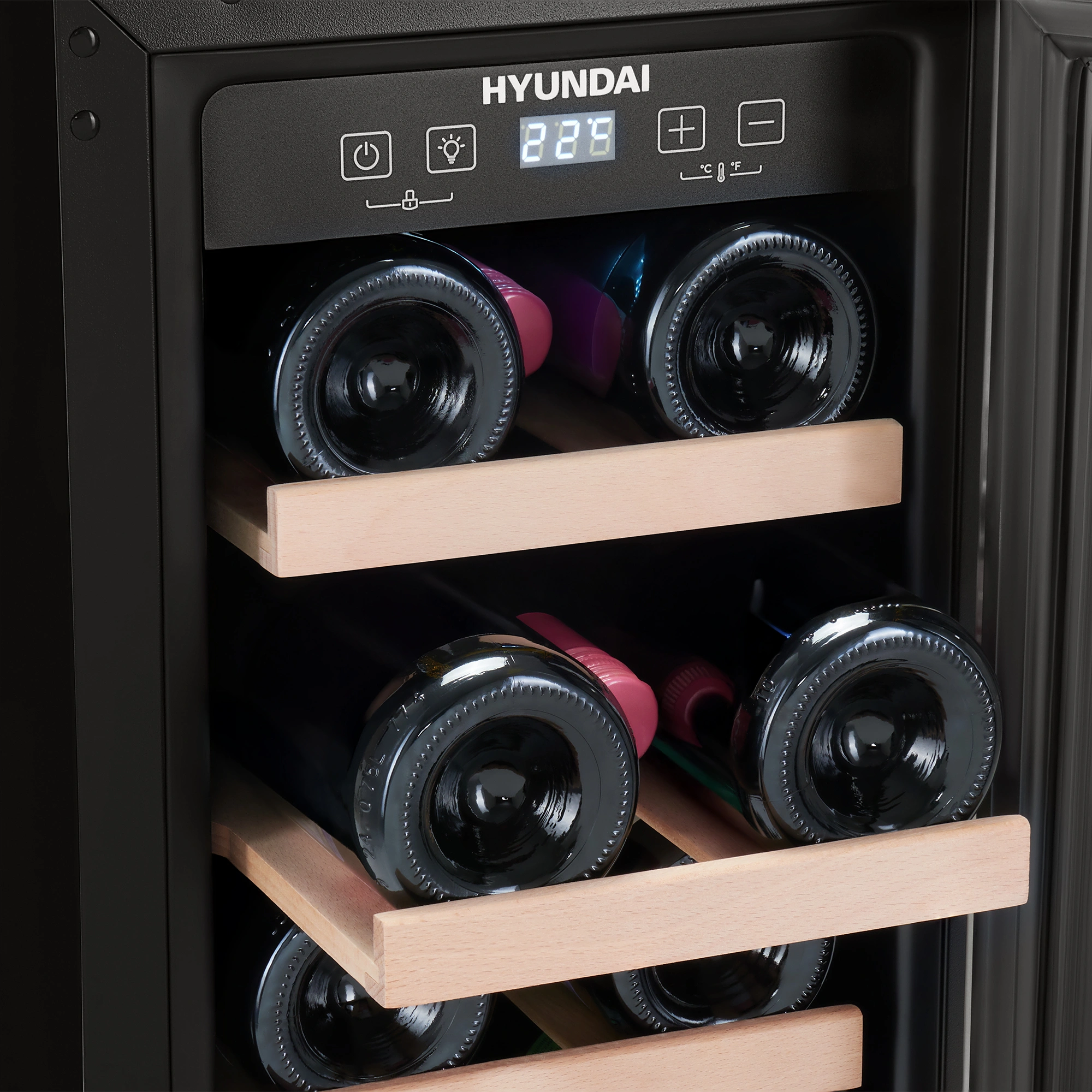 Винный шкаф Hyundai HBWC 0831 SU черный