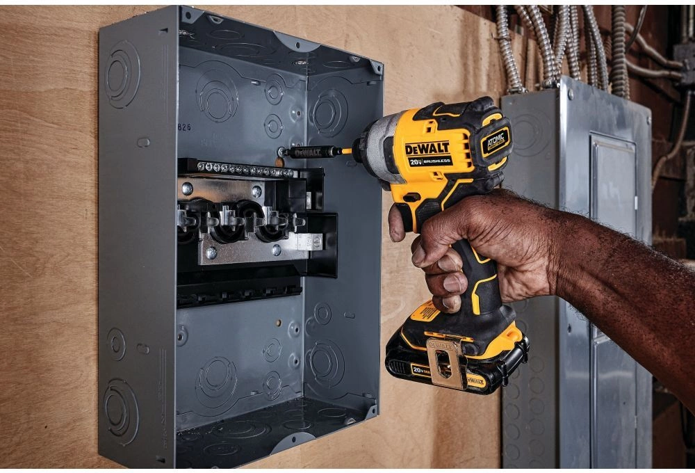 Ударный шуруповерт DeWalt DCF809N-XJ