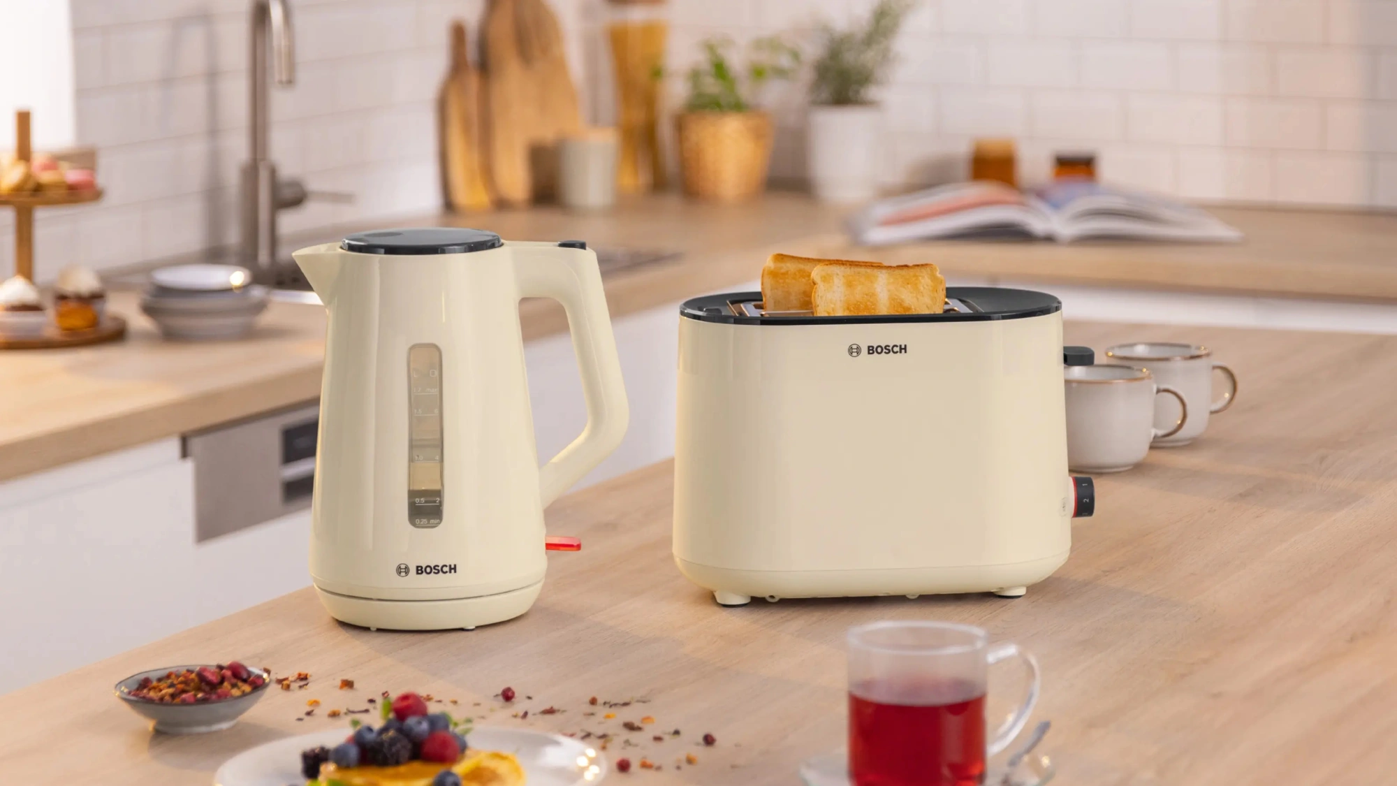 Чайник электрический Bosch TWK1M127 бежевый, пластик