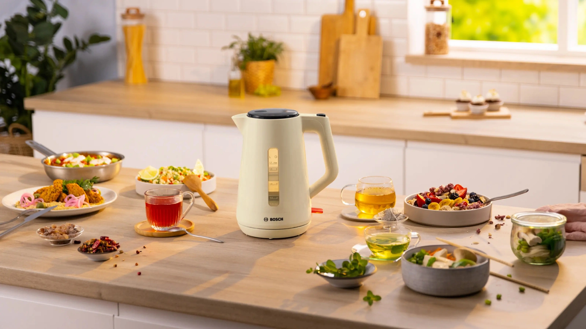 Чайник электрический Bosch TWK1M127 бежевый, пластик