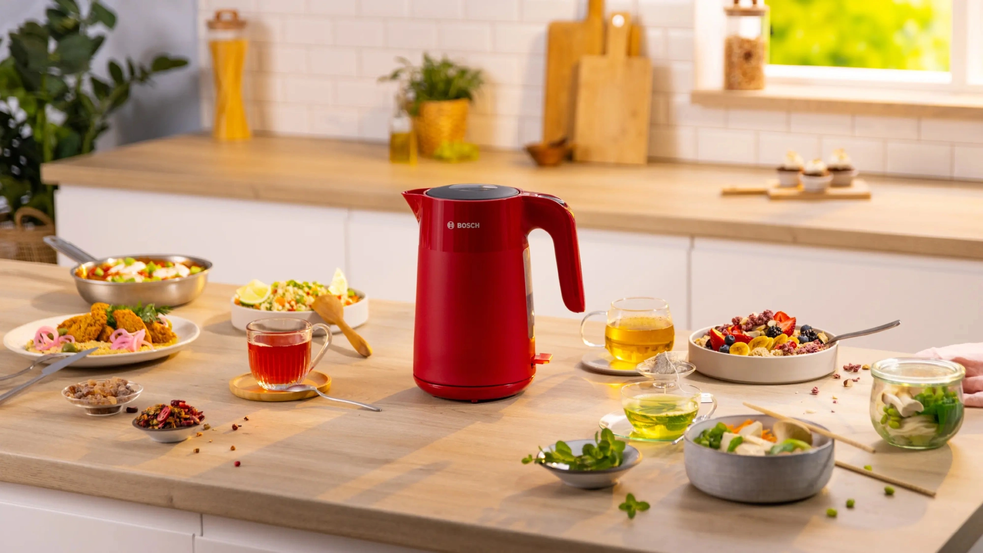 Чайник электрический Bosch TWK2M164 красный, пластик