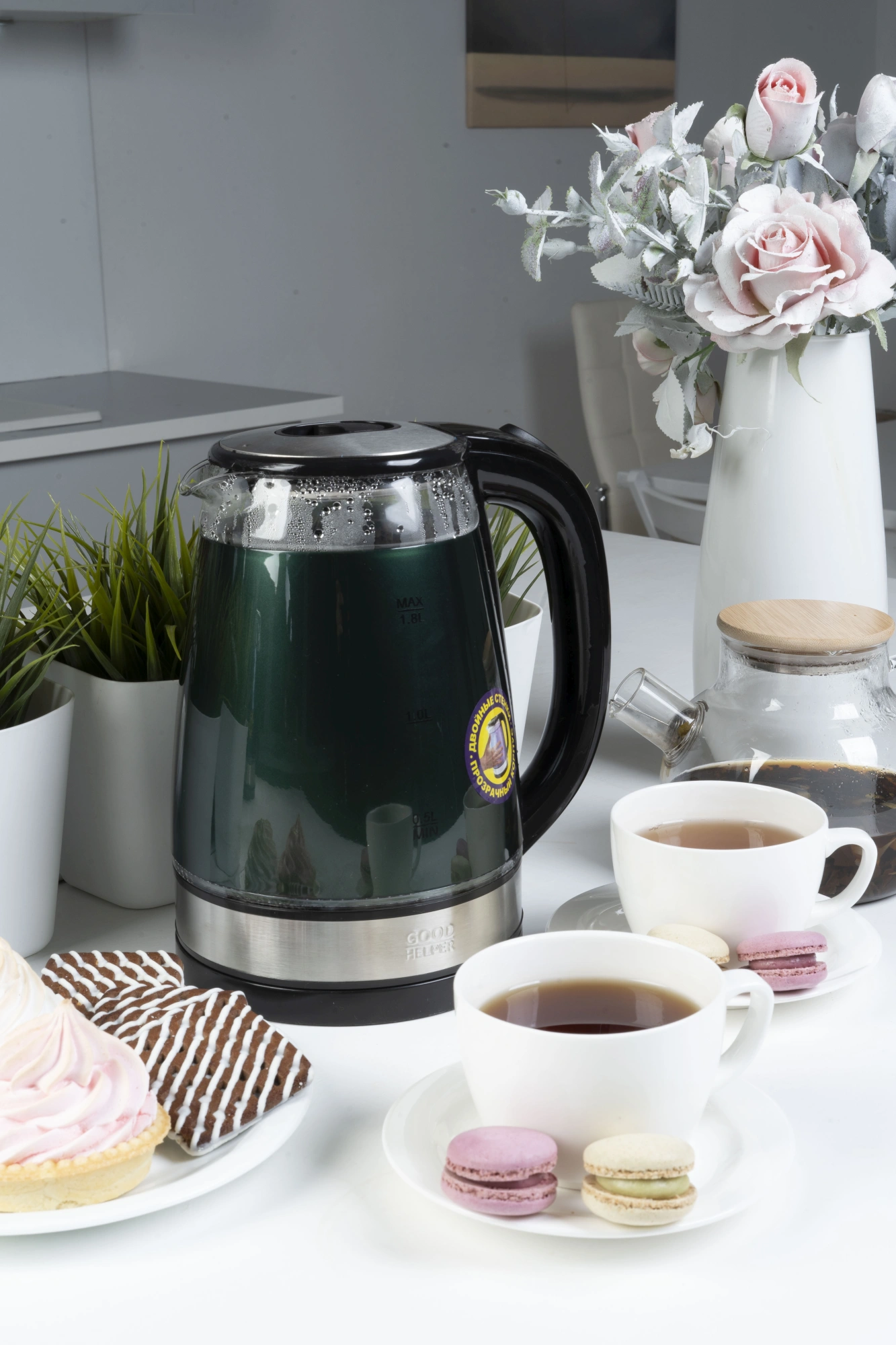 Чайник электрический GoodHelper KPG-1811GRE зеленый, пластик