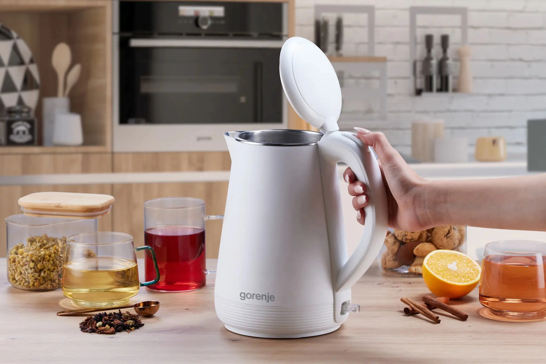 Чайник электрический Gorenje K17DWR белый, пластик
