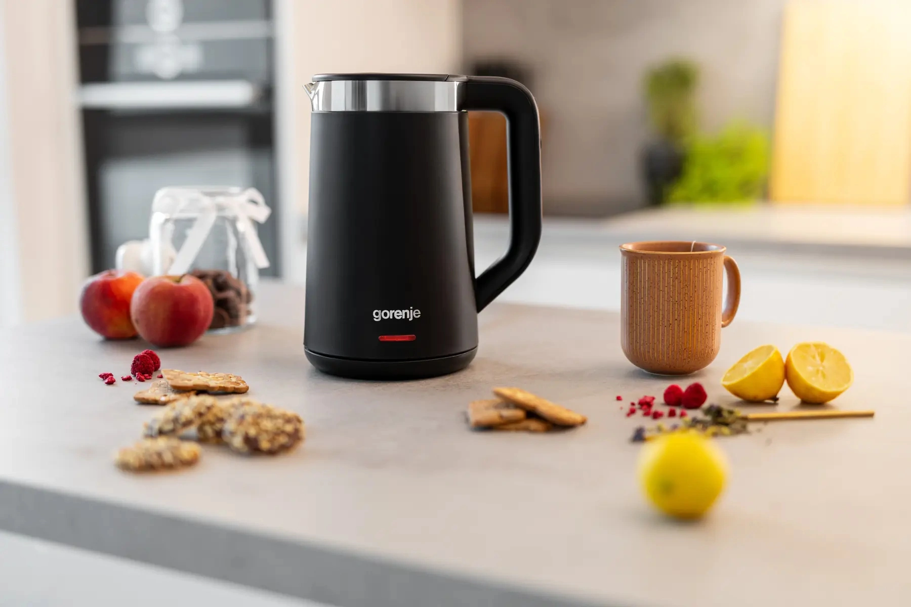 Чайник электрический Gorenje K17TRDW черный/серебристый, пластик
