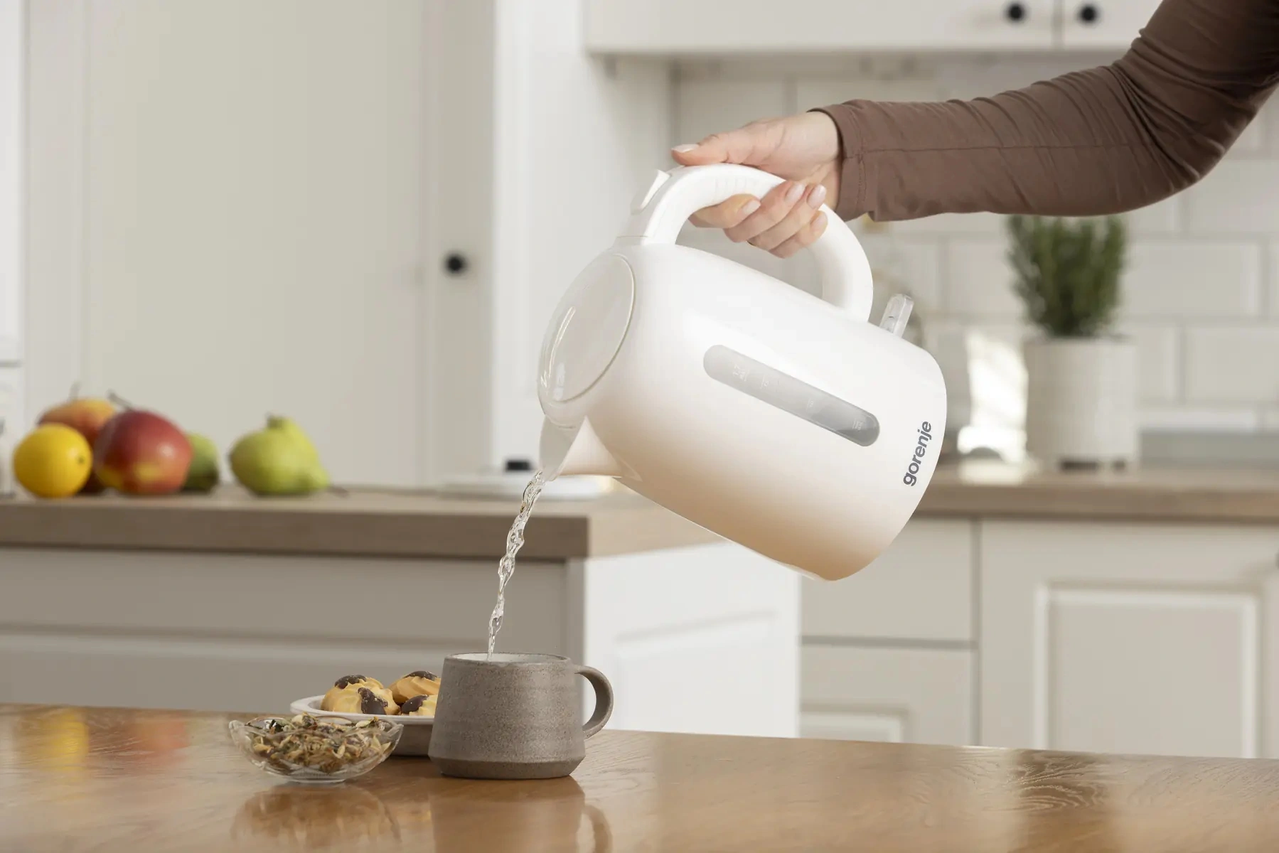 Чайник электрический Gorenje K17W белый, пластик